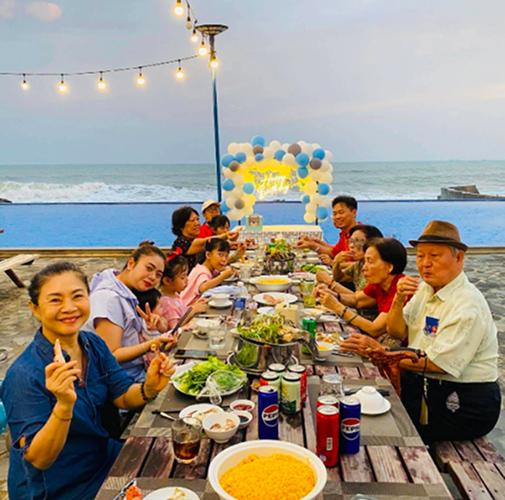 AdoraBay guests enjoy BBQ beachfront