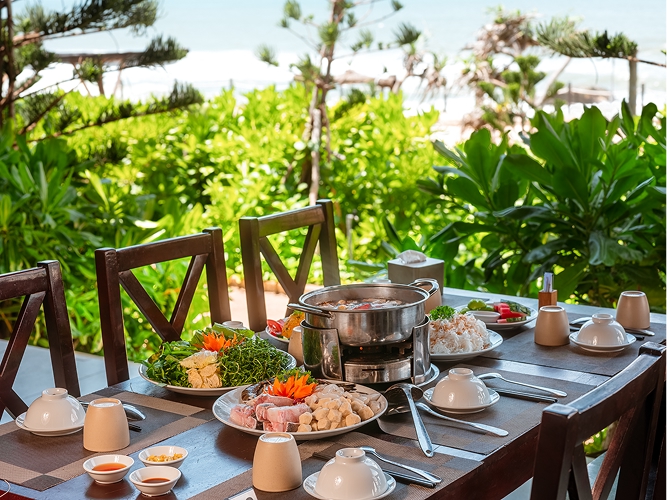 AdoraBay dining