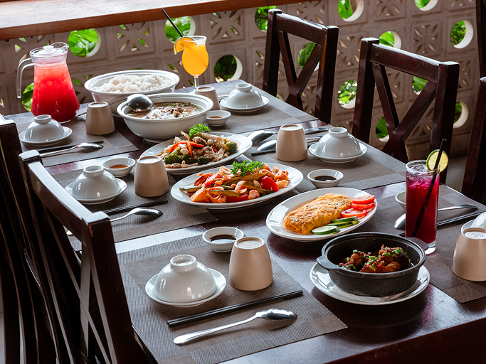 Set menu bữa chính tại AdoraBay