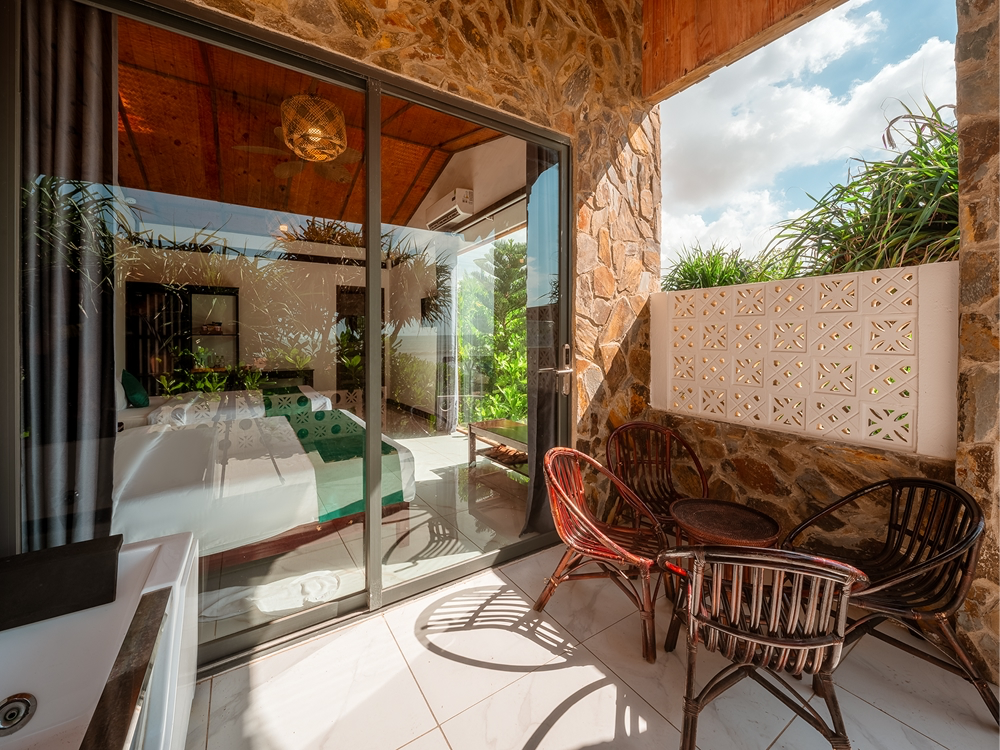 Beachfront Suite 3.webp