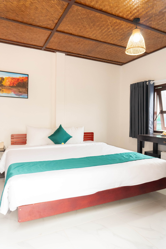 Deluxe Garden View (King Room (01 giường cho 02 khách))